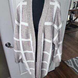 DAVI & DANI Beige and White Plaid Cardigan